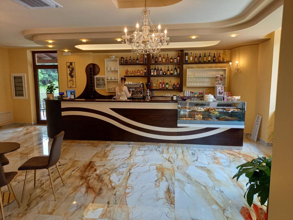 Hotel Ristorante Villa Terry 라우리아 인페리오레 외부 사진