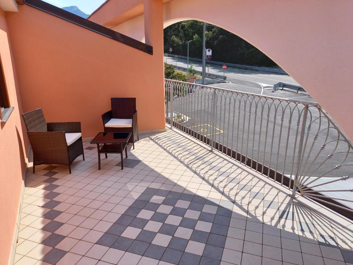 Hotel Ristorante Villa Terry 라우리아 인페리오레 외부 사진
