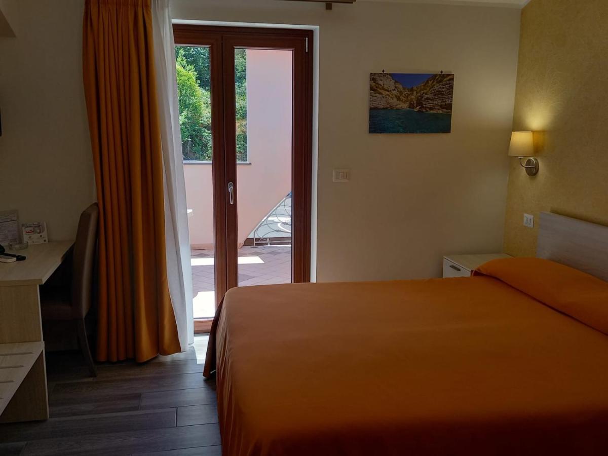 Hotel Ristorante Villa Terry 라우리아 인페리오레 외부 사진
